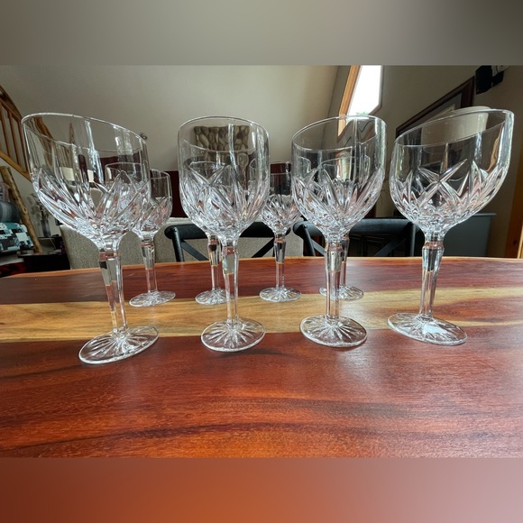 Marquis by Waterford set of 8 All purpose Wine/Water Goblets - perfect condition - Picture 3 of 6